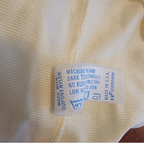 Vintage 1960s Vanity Fair Full Slip Lingerie Pale Yellow Nylon Lace size 32 - Picture 6 of 6